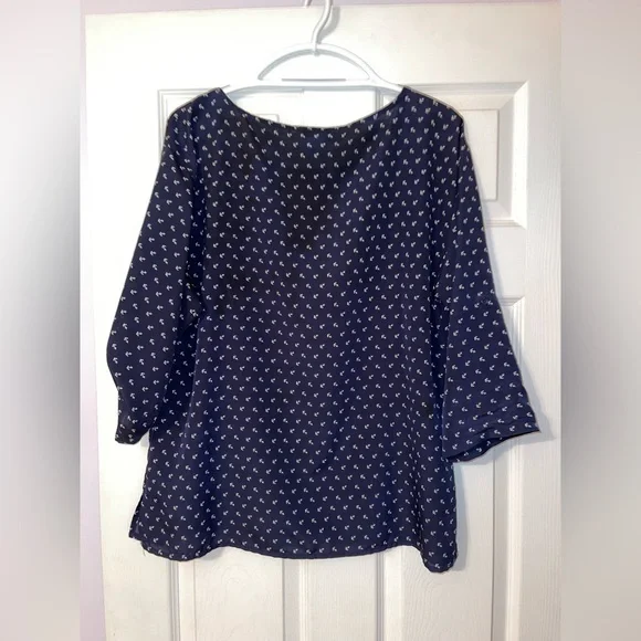Women’s large Old Navy Blue top w/ small white anchors.3/4 convertible sleeves - Picture 2 of 9